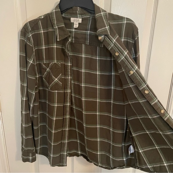 Green Flannel Women’s Shirt - Picture 2 of 4